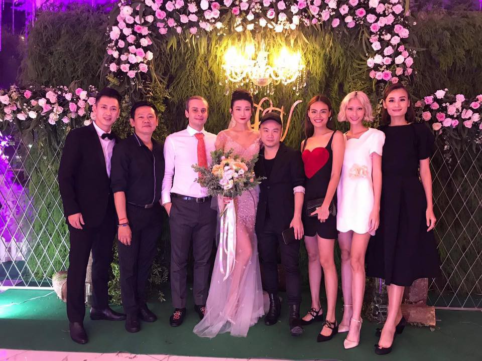 Vợ chồng Lê Thúy cùng Xuân Lan rạng rỡ tham dự đám cưới của Kha Mỹ Vân và chồng Tây