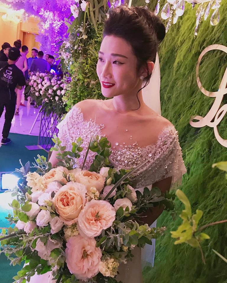 Vợ chồng Lê Thúy cùng Xuân Lan rạng rỡ tham dự đám cưới của Kha Mỹ Vân và chồng Tây