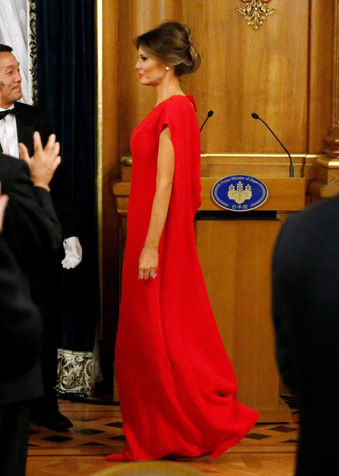 Loạt váy áo 1 tỷ đồng của Melania Trump trong chuyến công du châu Á Loạt váy áo 1 tỷ đồng của Melania Trump trong chuyến công du châu Á