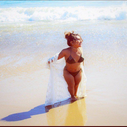 Từng bị dè bỉu chê xấu, cô gái cao chưa đến 1m lột xác trở thành người mẫu vạn người mê