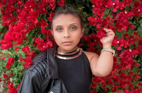 Từng bị dè bỉu chê xấu, cô gái cao chưa đến 1m lột xác trở thành người mẫu vạn người mê