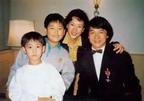 3 tuổi đóng phim, 18 tuổi thành tỷ phú nhưng U40 vẫn không vợ con