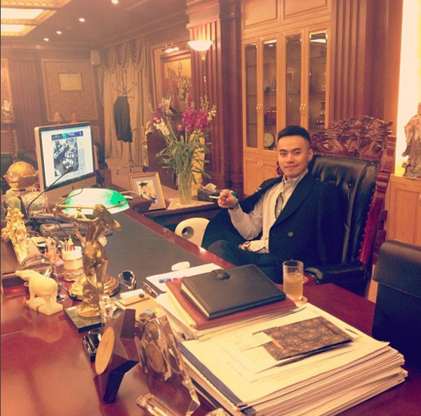 Hé lộ những thông tin về thế hệ thừa kế Tập đoàn Tân Hoàng Minh - những cậu ấm cô chiêu thuộc Hội con nhà giàu Việt Nam Hé lộ những thông tin về thế hệ thừa kế Tập đoàn Tân Hoàng Minh - những cậu ấm cô chiêu thuộc Hội con nhà giàu Việt Nam