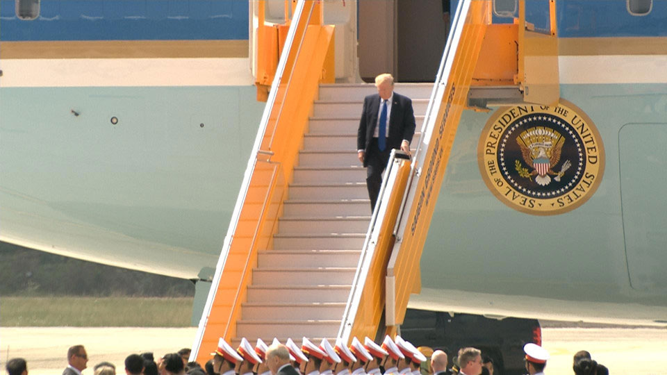 Air Force One đưa Tổng thống Trump đến Đà Nẵng