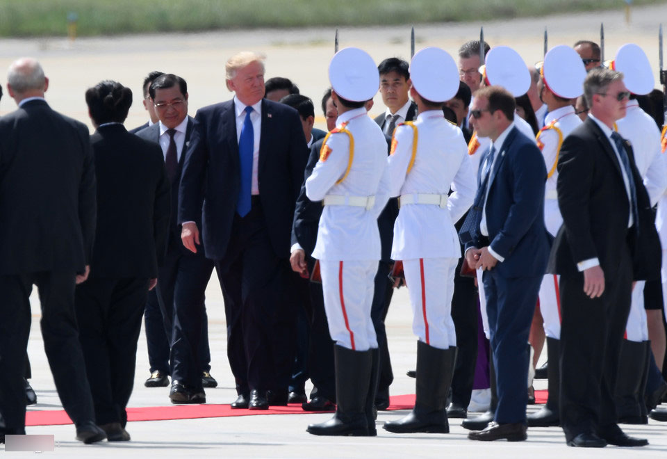 Air Force One đưa Tổng thống Trump đến Đà Nẵng