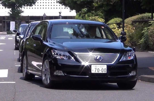 Thủ tướng Nhật mang xe Lexus chống đạn tới Việt Nam
