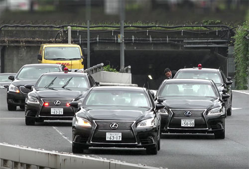 Thủ tướng Nhật mang xe Lexus chống đạn tới Việt Nam