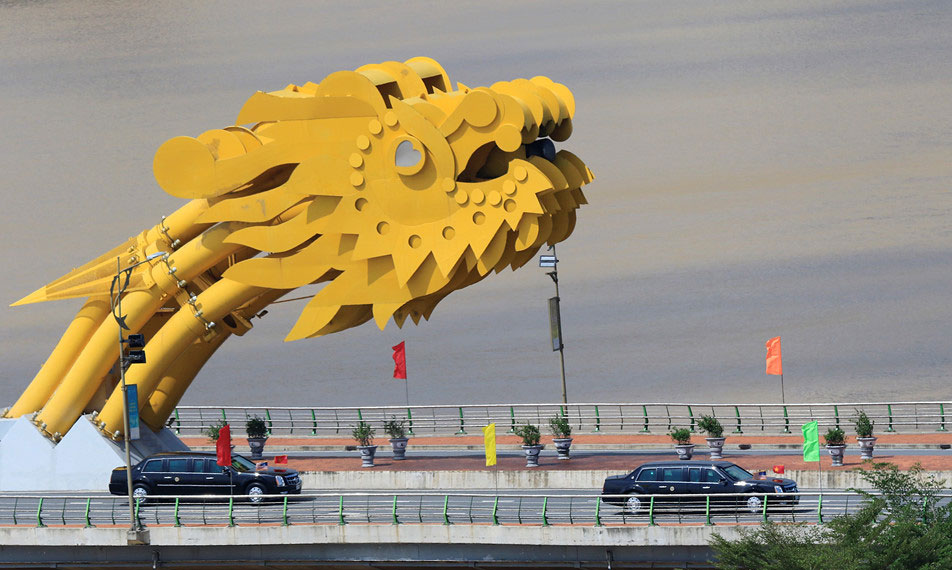 Air Force One đưa Tổng thống Trump đến Đà Nẵng