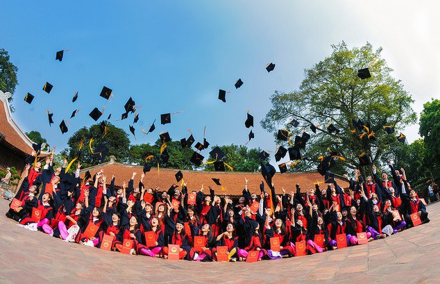 Gia đình khó khăn, bạn trẻ từ chối chụp ảnh kỷ yếu vẫn bị bắt đóng 800k vì làm hỏng kế hoạch của lớp