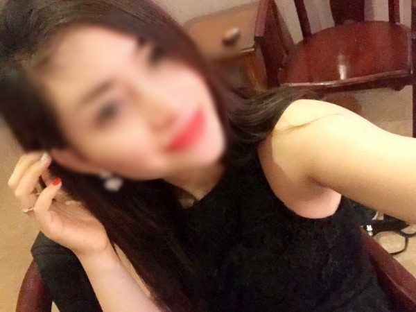 Hà Nội: Phát hiện gái lạ trốn trong tủ, chồng cố thủ, vợ livestream yêu cầu ly hôn