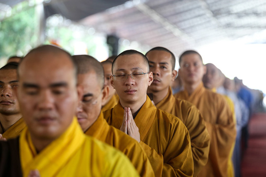 Cầu siêu cho hàng ngàn người chết vì tai nạn giao thông