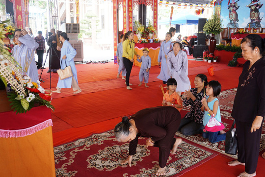 Cầu siêu cho hàng ngàn người chết vì tai nạn giao thông