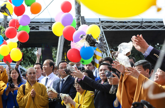 Cầu siêu cho hàng ngàn người chết vì tai nạn giao thông