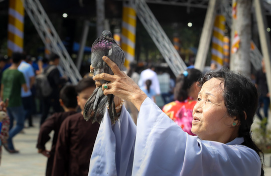 Cầu siêu cho hàng ngàn người chết vì tai nạn giao thông