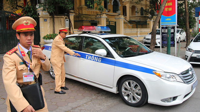 44 CSGT dẫn đoàn Tổng thống Trump về trung tâm Hà Nội