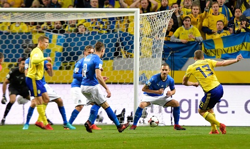 Italy thua Thụy Điển ở lượt đi play-off World Cup
