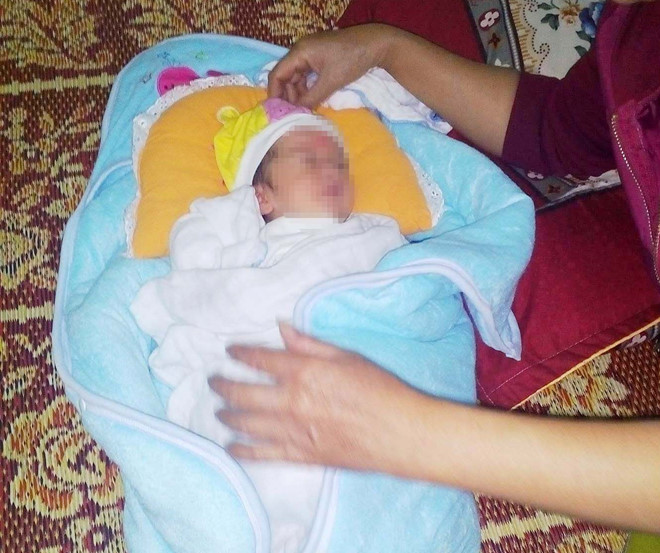 Người phụ nữ đơn thân nhặt được cháu bé 4 ngày tuổi bên bể nước