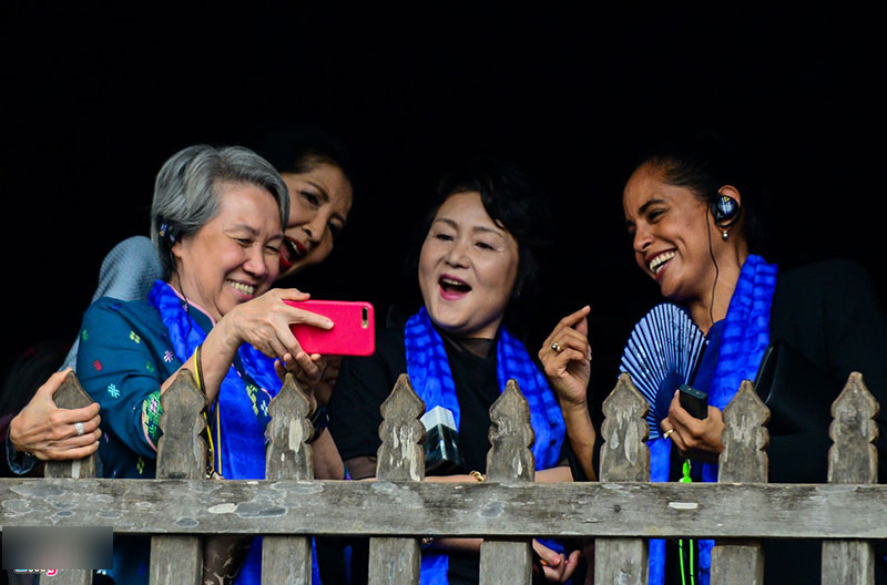 Phu nhân lãnh đạo cấp cao APEC thăm phố cổ Hội An