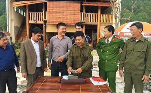 Chủ nhà hàng nhờ công an trả lại nửa tỷ đồng khách để quên