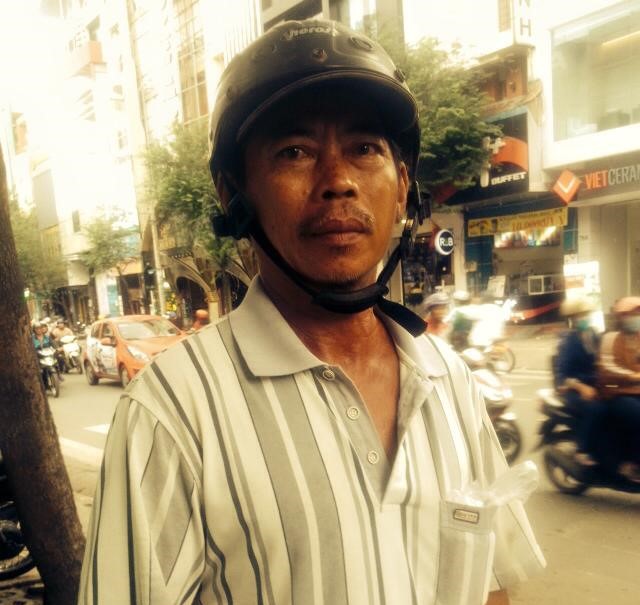 Con trai đi học rồi không về, người cha già ròng rã tìm con suốt một tháng trời mà không thấy