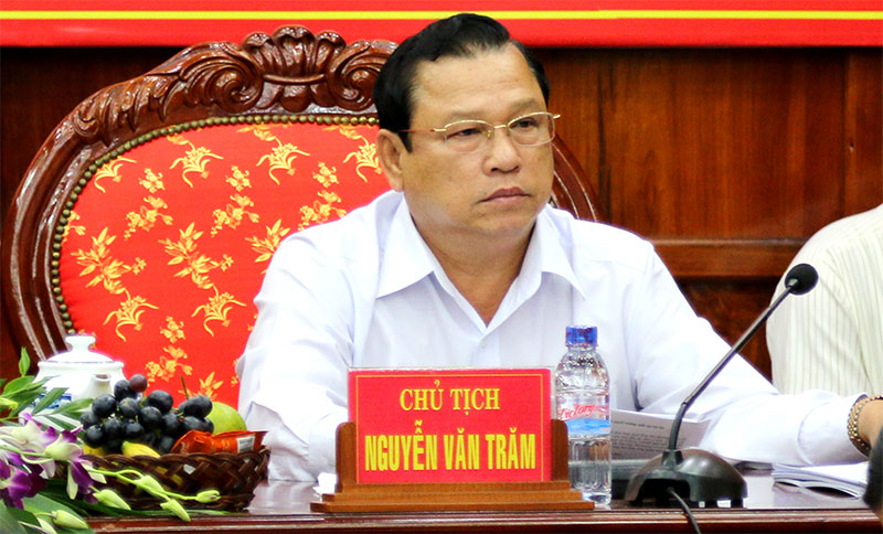 Thu hồi huân chương, bằng khen của giám đốc sở khai man thành tích