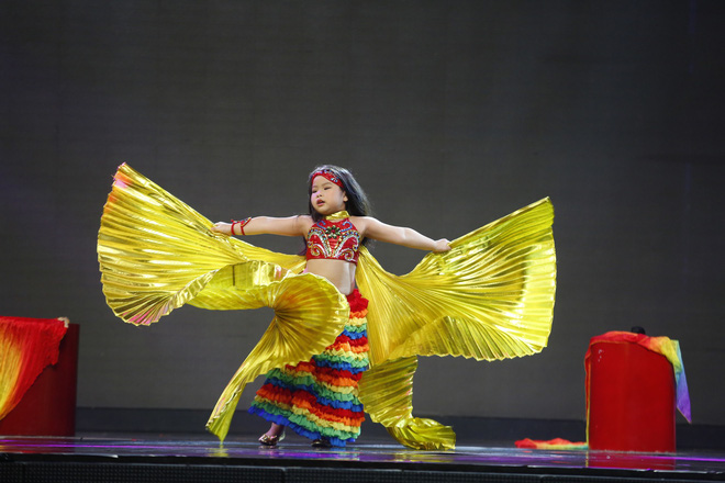 Lại Văn Sâm thán phục bé 10 tuổi có khả năng nhét hàng đống sách lịch sử vào đầu