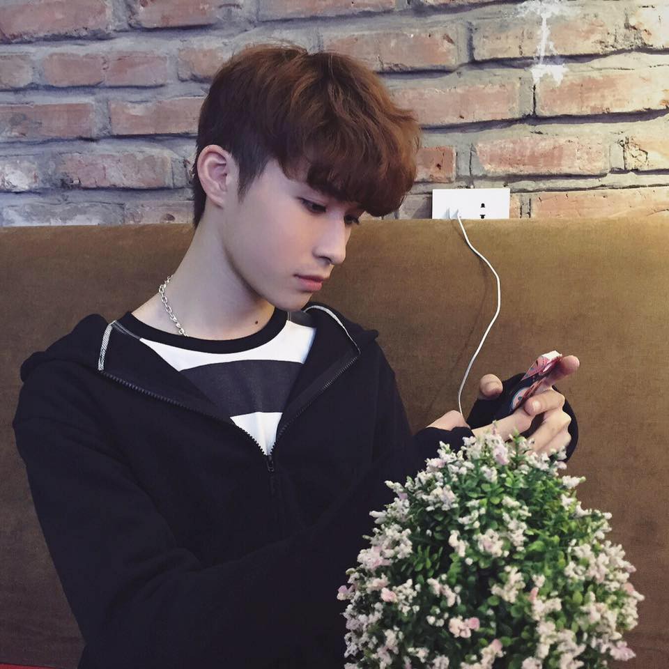 Nhân viên rạp phim ở Hà Nội nổi tiếng vì bị chụp lén những ngày qua là ai?