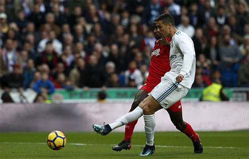 Ronaldo lập cú đúp, Real đại thắng Sevilla