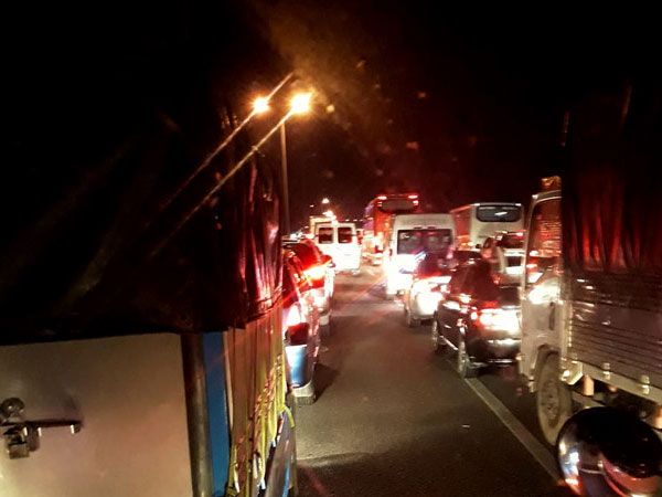 Tai nạn liên tiếp trên cao tốc TP.HCM-Trung Lương, ùn tắc kéo dài