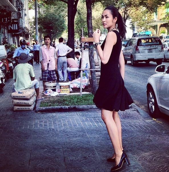 Tăng Thanh Hà diện đồ gợi cảm và bạo tay hơn khi làm mẹ hai con