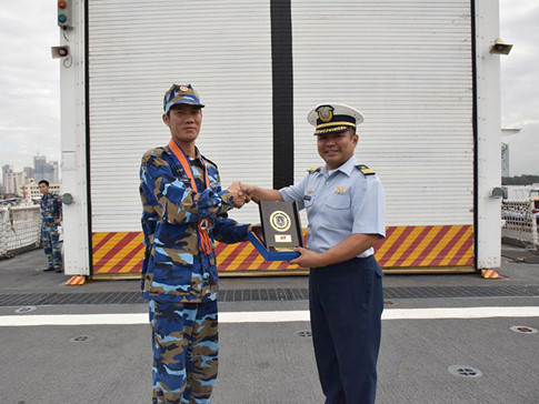 Philippines chào đón tàu cảnh sát biển lớn nhất Việt Nam