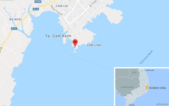 Tàu hải quân cứu tàu cá cùng 16 ngư dân bị nạn trên biển