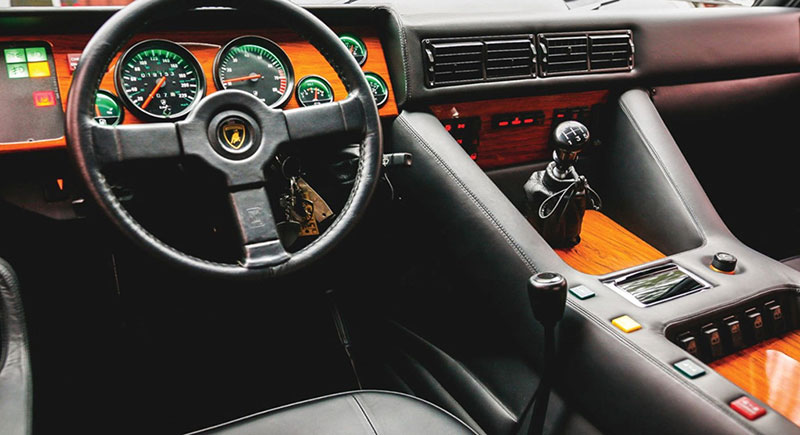 Siêu SUV hiếm Lamborghini LM002 được bán giá 467.000 USD