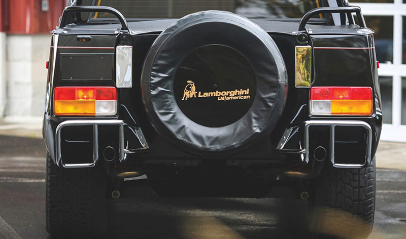 Siêu SUV hiếm Lamborghini LM002 được bán giá 467.000 USD