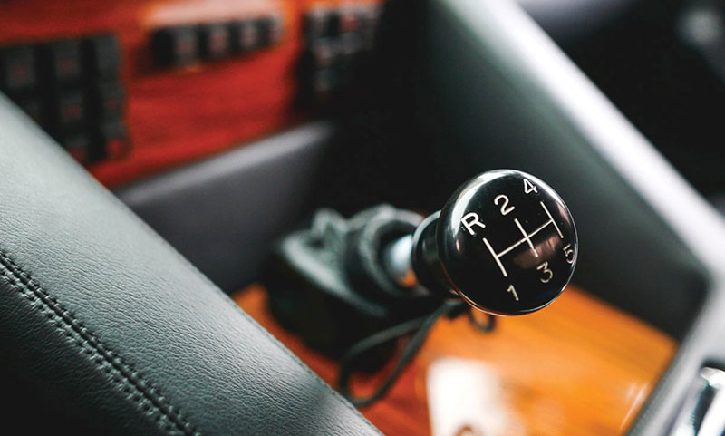 Siêu SUV hiếm Lamborghini LM002 được bán giá 467.000 USD