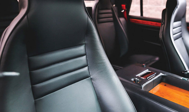 Siêu SUV hiếm Lamborghini LM002 được bán giá 467.000 USD