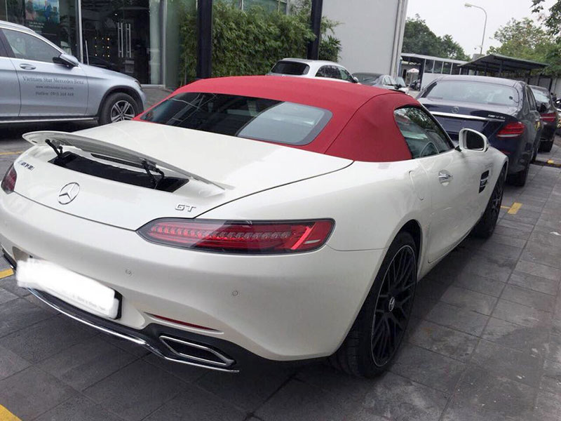 Xế khủng Mercedes-AMG GT Roadster giá 10,4 tỷ đầu tiên về Việt Nam Xế khủng Mercedes-AMG GT Roadster giá 10,4 tỷ đầu tiên về Việt Nam