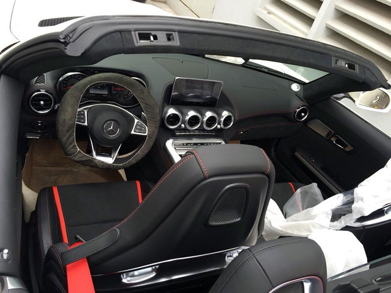 Xế khủng Mercedes-AMG GT Roadster giá 10,4 tỷ đầu tiên về Việt Nam Xế khủng Mercedes-AMG GT Roadster giá 10,4 tỷ đầu tiên về Việt Nam