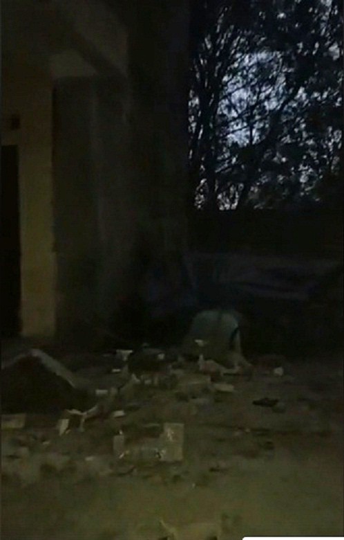 Ảnh: Hiện trường vụ sập lan can Trường Tiểu học Văn Môn khiến 16 học sinh bị thương