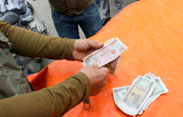 Lãnh đạo Vidifi nói về việc lái xe dùng tiền lẻ thấm nước mua vé qua trạm thu phí QL 5