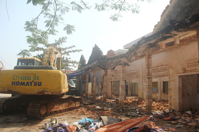 Quảng Bình: Công trình gần chợ đổ sập, 2 người trọng thương