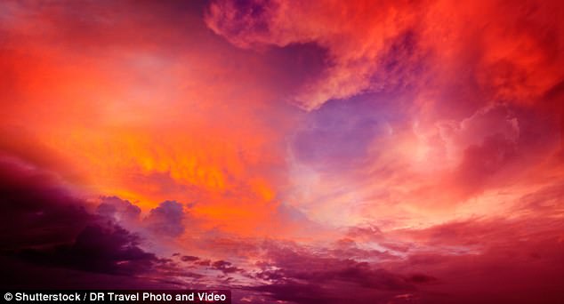 Giải mã bí ẩn 300 năm về bầu trời đỏ như máu suốt hơn 1 tuần