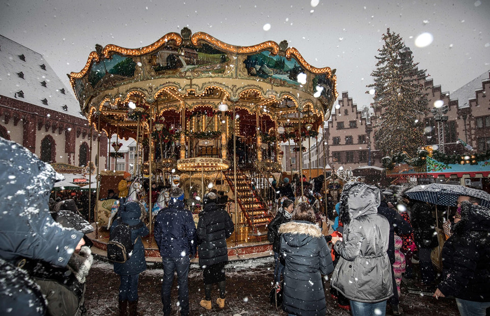 Bão tuyết càn quét châu Âu, giao thông hỗn loạn như chiến sự