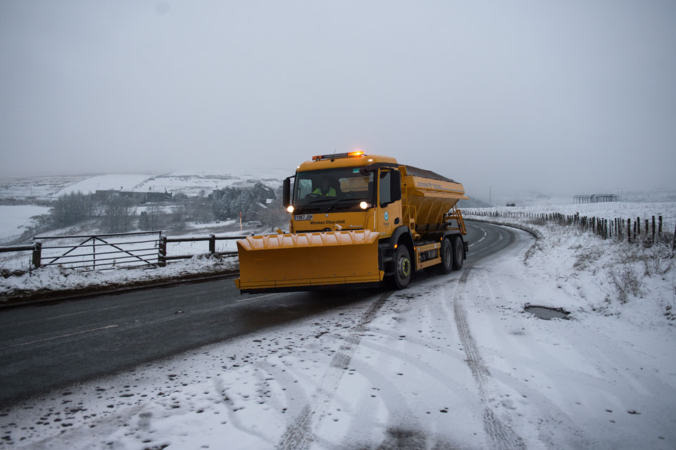 Bão tuyết càn quét châu Âu, giao thông hỗn loạn như chiến sự
