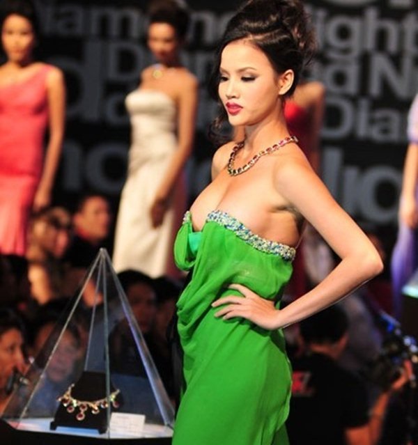 Nhiều người đẹp Việt từng diễn sung bung áo lộ vòng 1