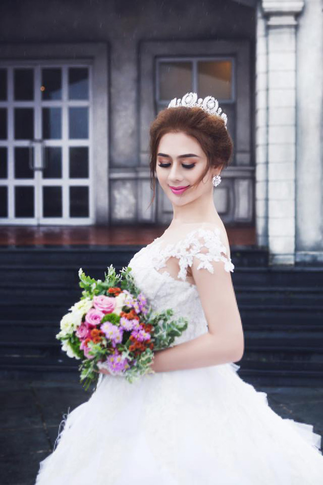 Lâm Khánh Chi được bố mẹ tặng 500 triệu đồng, biệt thự 7 tỷ làm quà cưới