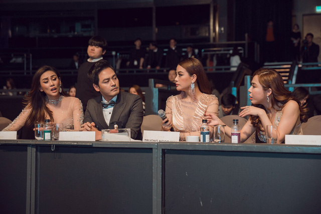 Trưởng BGK lên tiếng việc MC Phan Anh bất bình, bỏ chấm Hoa hậu giữa chừng