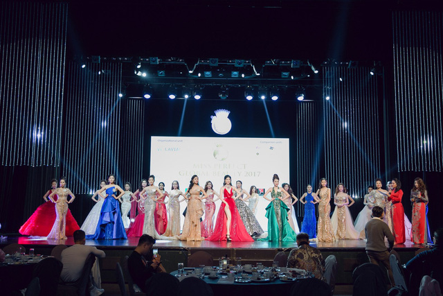 Trưởng BGK lên tiếng việc MC Phan Anh bất bình, bỏ chấm Hoa hậu giữa chừng