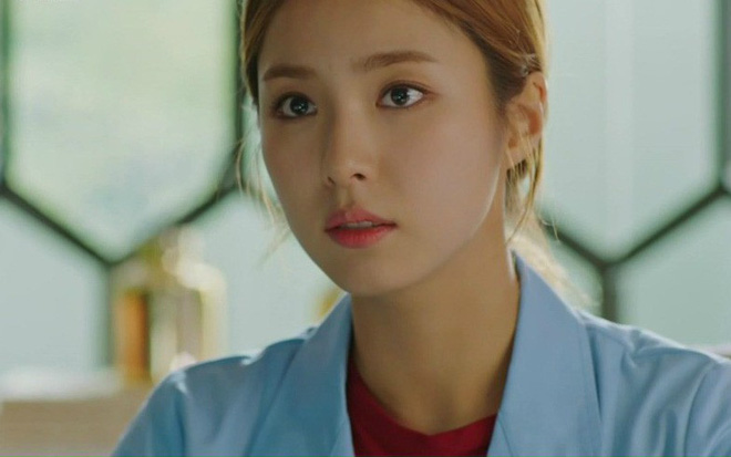 Một gia đình hạnh phúc khi sờ vào bàn tay người phụ nữ có chai sạn, em nên hiểu điều đó!