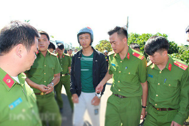 Thực nghiệm hiện trường vụ nam thanh niên đâm chết cựu chiến binh